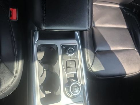 Used 2020 Ford Explorer XLT w/ Equipment Group 202A AWD/4WD image 44