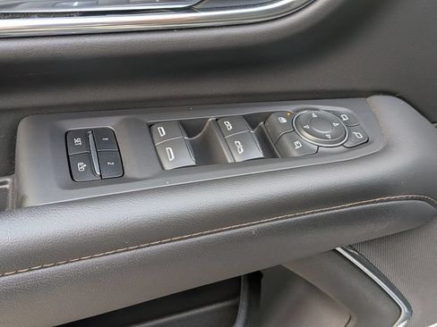 Used 2023 Chevrolet Tahoe High Country AWD/4WD image 15
