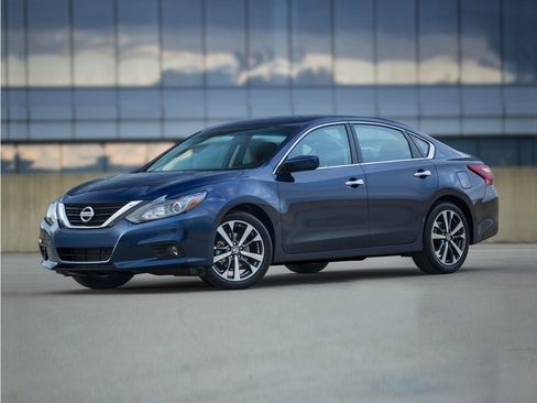 Used 2016 Nissan Altima 2.5 SV FWD image 1