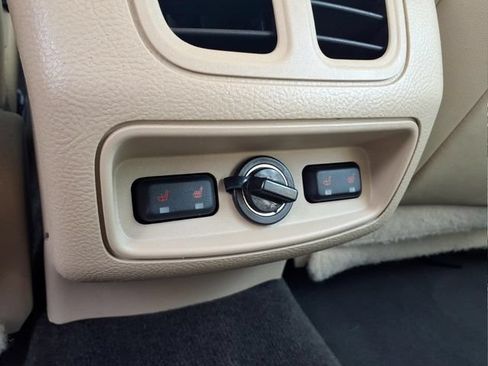Used 2018 Ford Taurus Limited FWD image 10