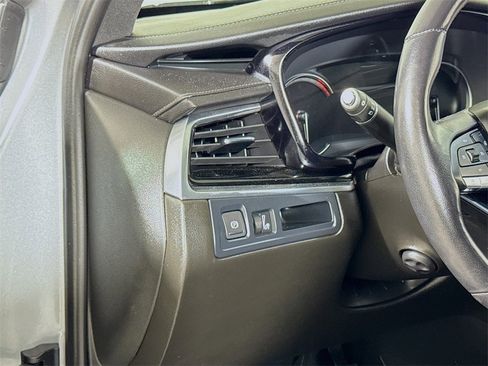 Used 2023 Cadillac XT6 Premium Luxury image 8