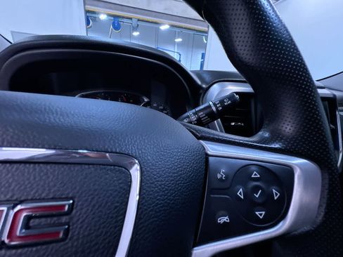 Used 2023 GMC Acadia SLE w/ Elevation Edition image 21