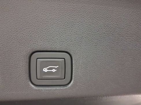 Used 2024 Chevrolet Traverse Z71 w/ Enhanced Driving Package AWD/4WD image 22