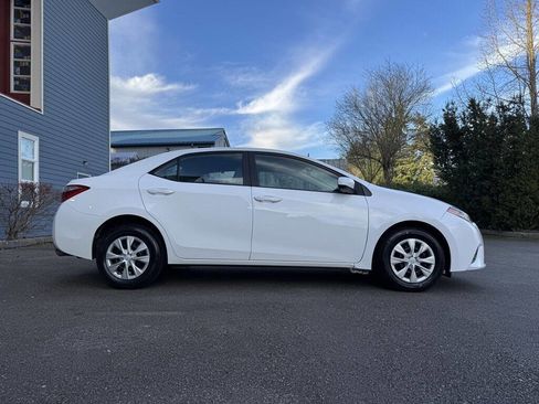 Used 2014 Toyota Corolla LE image 2