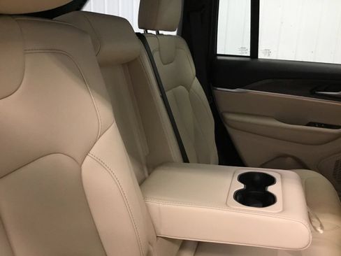 Used 2023 Jeep Grand Cherokee Limited AWD/4WD image 19