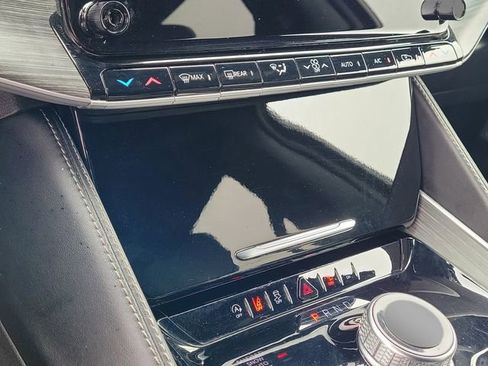 Used 2024 Jeep Wagoneer L Series II w/ Flexible Seating Group image 31