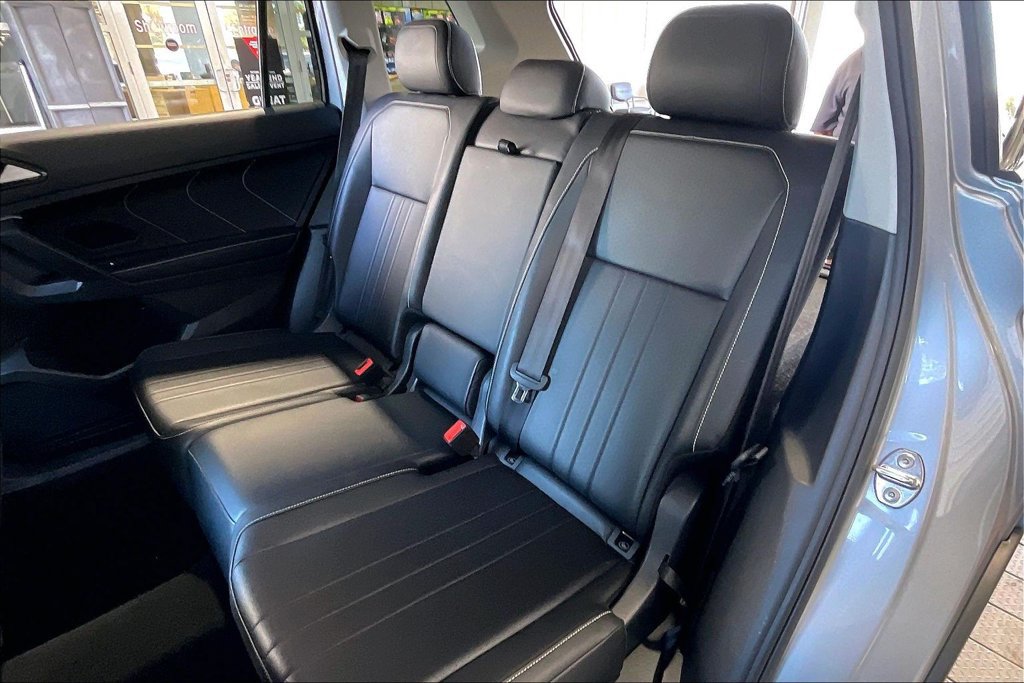 Used 2024 Volkswagen Tiguan SE AWD/4WD image 14