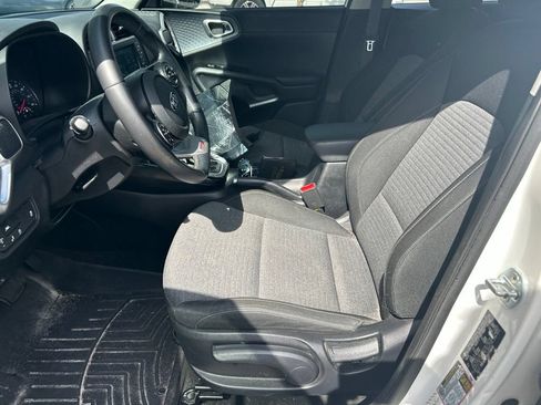 Used 2021 Kia Soul GT-Line FWD image 5