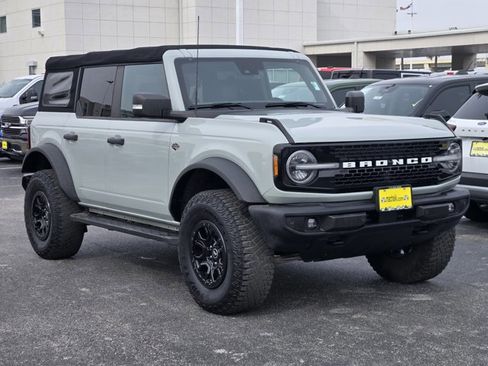 Certified 2022 Ford Bronco Wildtrak image 3