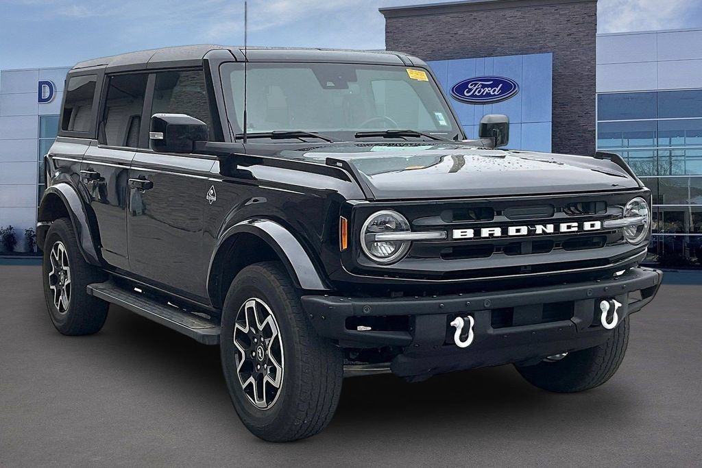 Used 2024 Ford Bronco Outer Banks AWD/4WD image 1