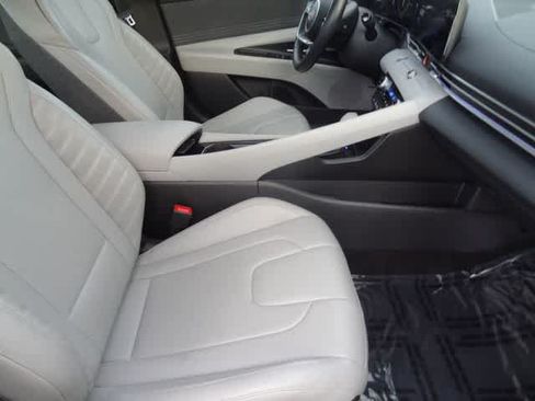 Used 2024 Hyundai Elantra Limited FWD image 14