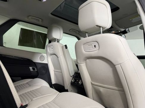 Used 2025 Land Rover Discovery S AWD/4WD image 30