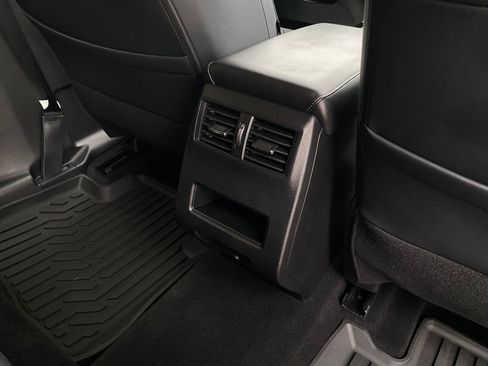 Used 2025 Mitsubishi Outlander SE AWD/4WD image 29
