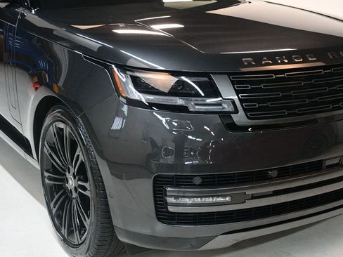 Used 2023 Land Rover Range Rover SE image 12