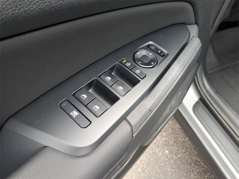 Used 2026 Kia Sportage EX w/ EX Panorama Roof Package image 16