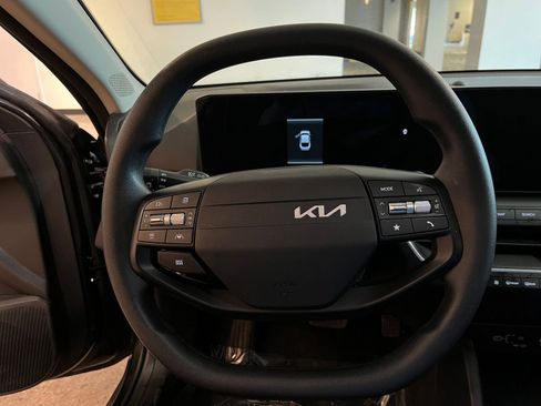 Used 2025 Kia K4 LXS image 27