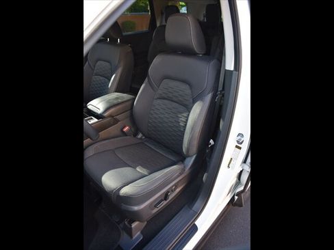 Used 2022 Nissan Pathfinder SV w/ SV Premium Package FWD image 17