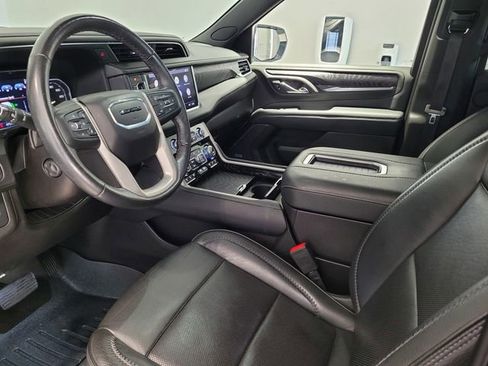 Used 2021 GMC Yukon XL Denali w/ Denali Premium Package image 11