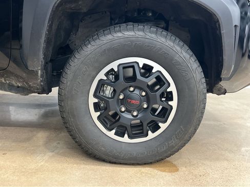 Used 2025 Toyota Tacoma TRD Off-Road image 8