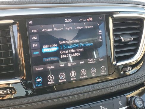 Used 2019 Chrysler Pacifica Limited image 20