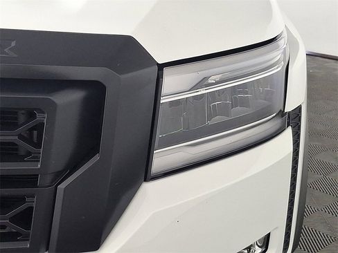 Used 2022 Nissan Frontier PRO-4X w/ Technology Package image 13