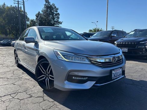Used 2017 Honda Accord Touring image 1