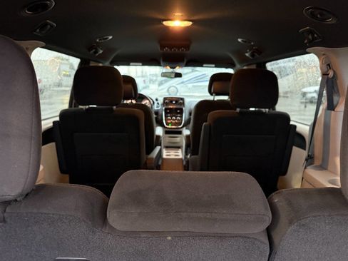 Used 2016 Dodge Grand Caravan SE image 29