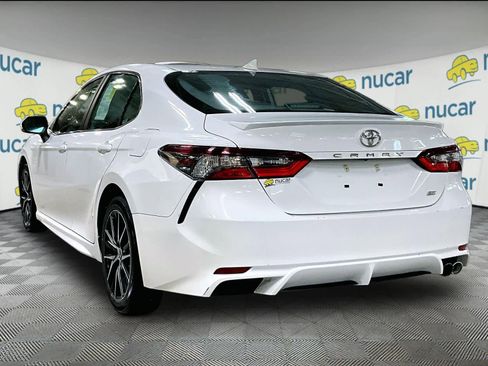 Used 2024 Toyota Camry SE image 4