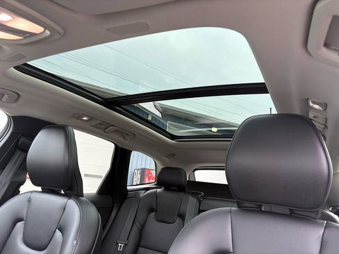 Used 2024 Volvo XC60 B5 Core image 35