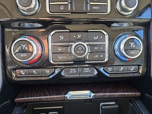 Used 2023 GMC Yukon XL Denali image 26