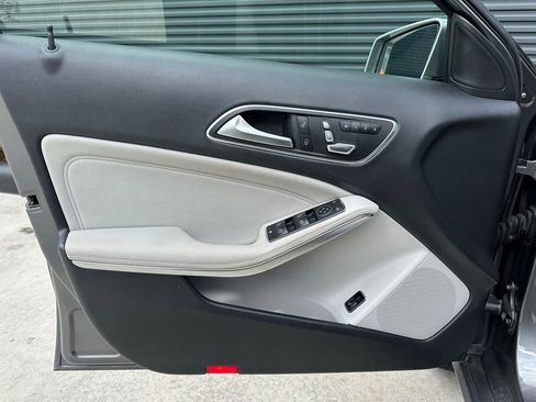 Used 2018 Mercedes-Benz GLA 250 4MATIC image 19