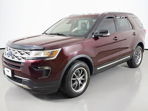 Used 2018 Ford Explorer XLT w/ Equipment Group 202A AWD/4WD image 11