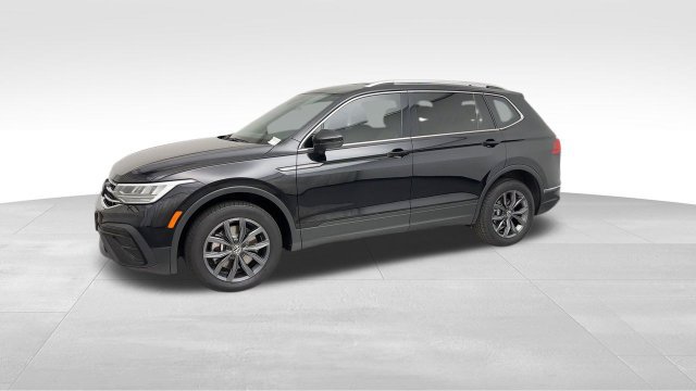 Used 2024 Volkswagen Tiguan SE AWD/4WD image 6