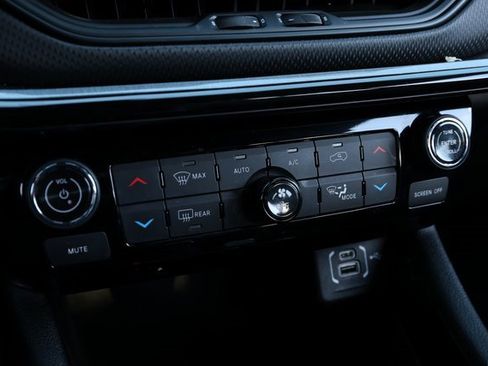 Used 2023 Jeep Compass Trailhawk w/ Trailhawk Convenience Group image 25