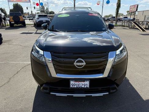 Certified 2023 Nissan Pathfinder Platinum image 2