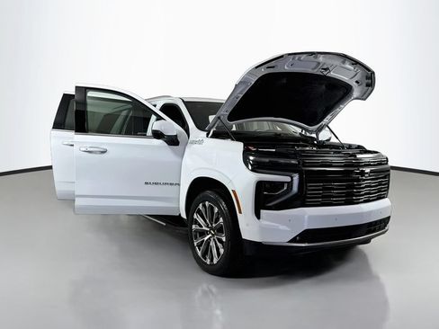 Used 2026 Chevrolet Suburban High Country w/ Sun And Tow Package AWD/4WD image 27