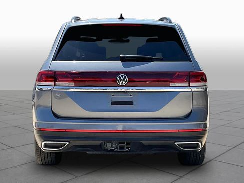 Used 2024 Volkswagen Atlas SE w/ Panoramic Sunroof Package FWD image 6