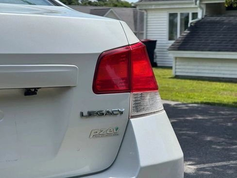 Used 2013 Subaru Legacy 2.5i AWD/4WD image 9