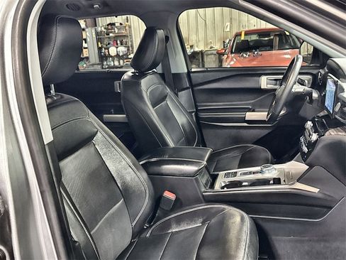 Used 2022 Ford Explorer Limited image 32