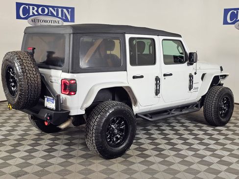 Used 2018 Jeep Wrangler Unlimited Sahara AWD/4WD image 28