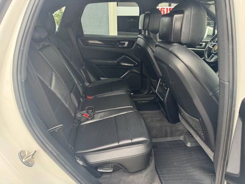 Used 2020 Porsche Cayenne AWD/4WD image 13