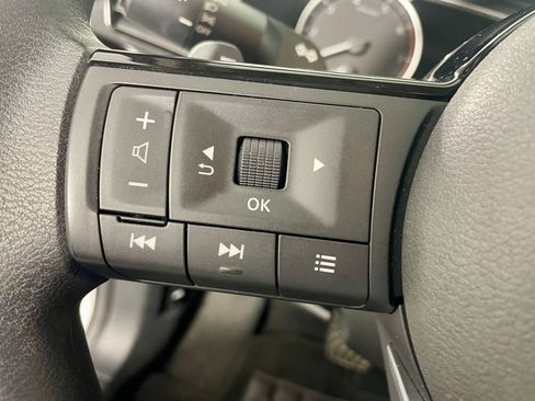 Used 2022 Nissan Rogue SV image 18