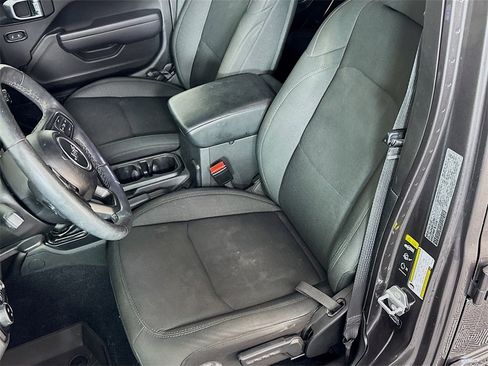 Used 2022 Jeep Gladiator Sport image 19