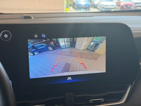 Used 2025 Chevrolet Equinox LT FWD image 23