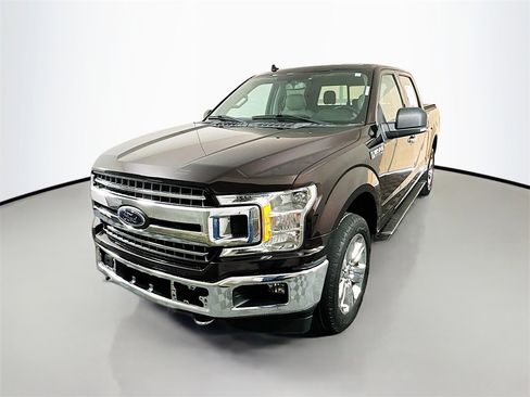 Used 2018 Ford F150 XLT w/ Equipment Group 302A Luxury image 3