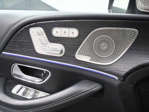 Used 2021 Mercedes-Benz GLS 580 4MATIC image 6
