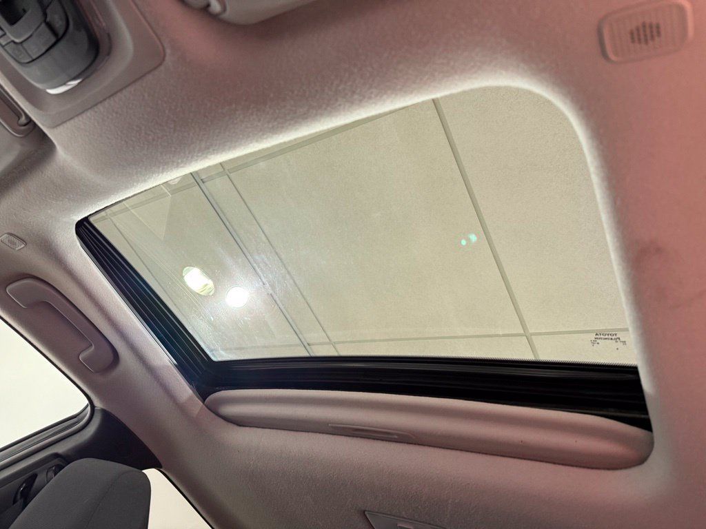 Certified 2023 Toyota Corolla Cross LE w/ Moonroof Package AWD/4WD image 18