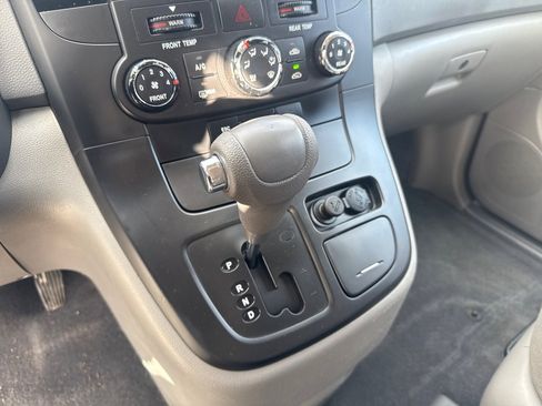Used 2014 Kia Sedona LX image 19