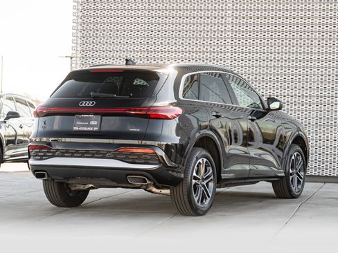 Certified 2025 Audi Q5 Premium w/ Convenience Package AWD/4WD image 4
