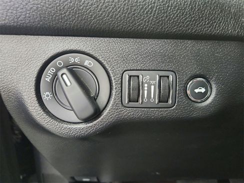 Used 2019 Dodge Challenger SXT image 25